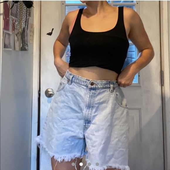 😯LEVI CUT OFFS🤟🏼 - Picture 2 of 4